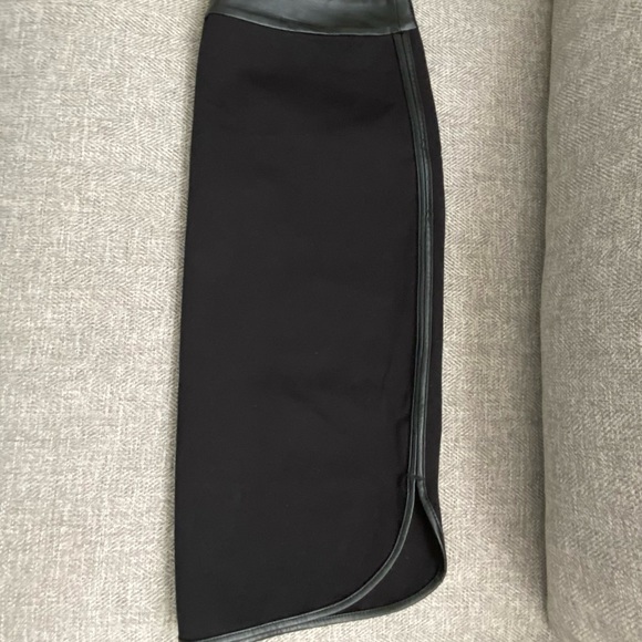 Ann Taylor LOFT Black Scalloped Pencil with Leather Piping Skirt - Picture 2 of 15
